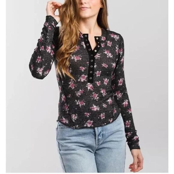 Free People One Of The Girls Black Floral Printed Henley Top Blouse Size Small - Picture 1 of 4